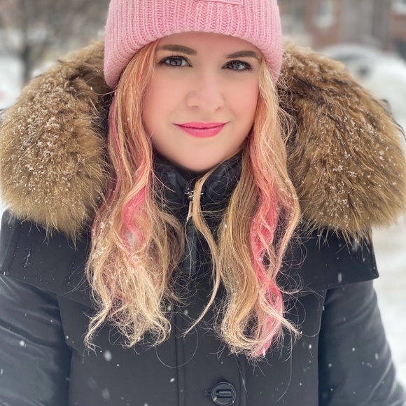 Hi I'm Julie Rose, a fashion blogger and reseller! - Picture 3 of 12